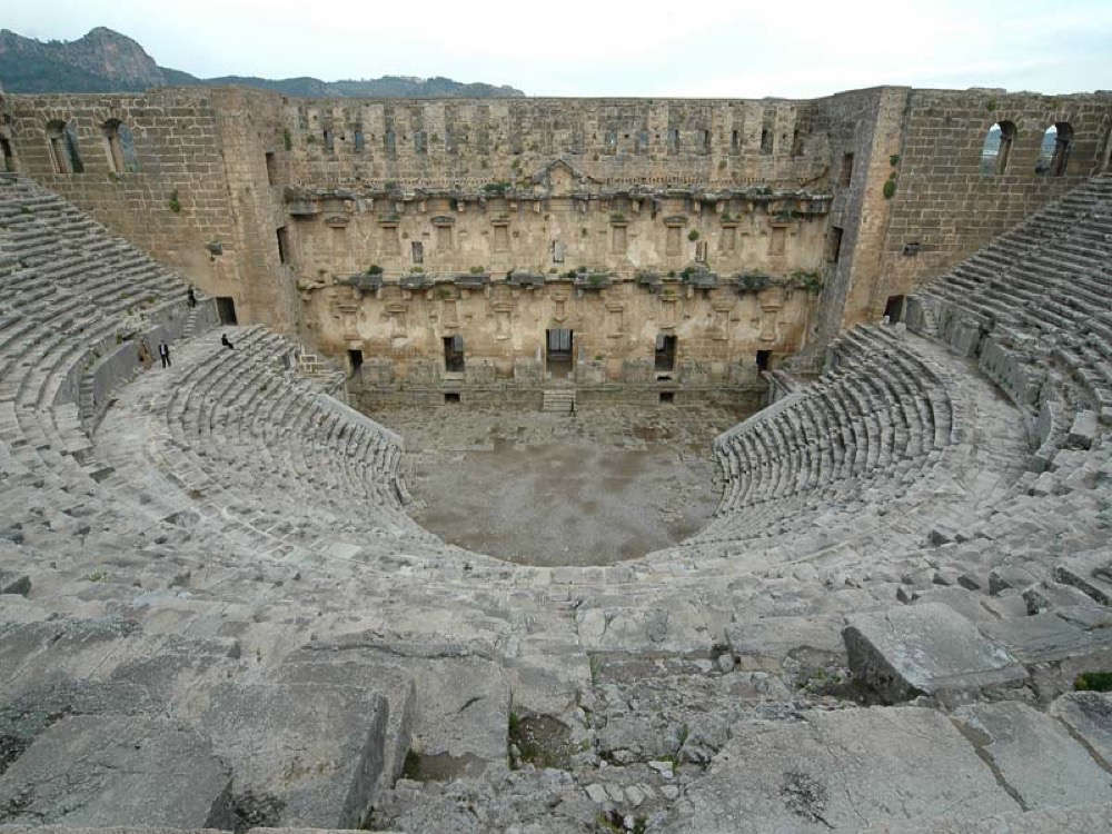 Aspendos antik tiyatrosu